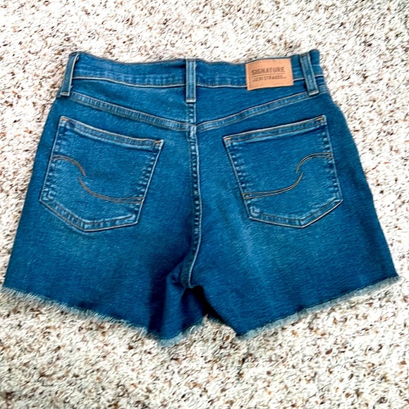 Signature by Levi’s Strauss Heritage High Rise Shorts - Picture 2 of 5